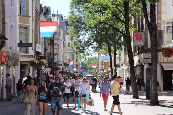 Более счастливая страна означает более здоровую — но только выше определенного порога