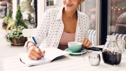 Более счастливая страна означает более здоровую — но только выше определенного порога