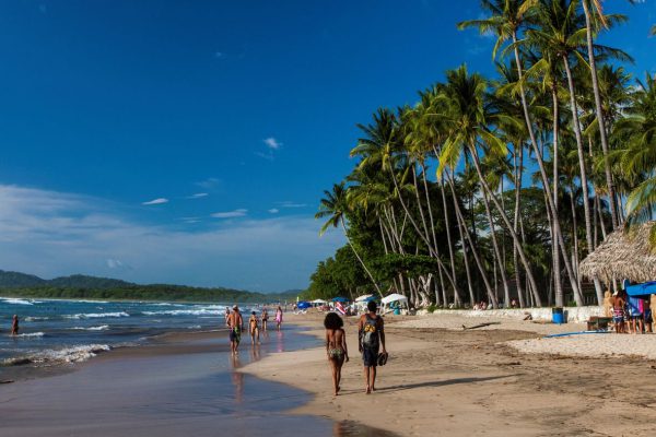 Более счастливая страна означает более здоровую — но только выше определенного порога
