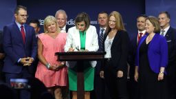 Согласно отчету, около четверти беременных женщин в США не получают дородовой помощи в первом триместре.