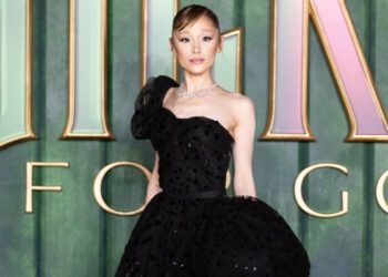 Ариана Гранде сообщила, что у неё COVID-19 всего за день до выхода фильма «Злая 4: Во благо» в кинотеатрах