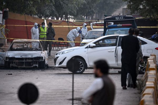 По меньшей мере 12 человек погибли в результате теракта смертника в Исламабаде — самого смертоносного нападения в столице Пакистана с 2008 года.