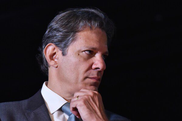 По меньшей мере 75 человек погибли в результате второй день борьбы пожарных Гонконга с горящими вышками