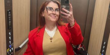 Австралийцы, такие как Кэсси, вынуждены продавать свою одежду, чтобы свести концы с концами.