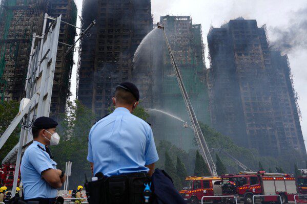 Бамбуковые леса помогли построить горизонт Гонконга, но смертоносный пожар может ускорить его конец