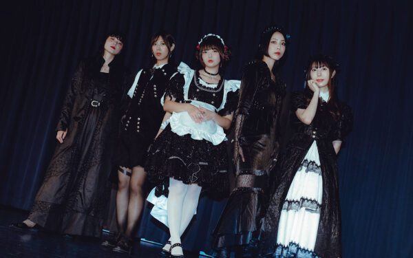 Группа BAND-MAID демонстрирует сплоченную динамику в новом мини-альбоме «SCOOOOOP»: интервью