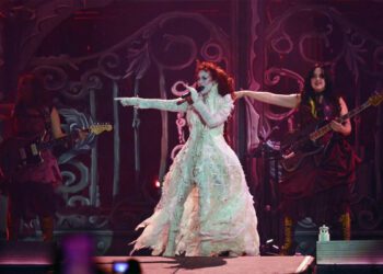 Чаппелл Роан объясняет, почему она «нервничала» перед концертом в Мехико: «Я не была уверена, откликнется ли толпа на мою волну» Чаппелл Роан объясняет, почему она «нервничала» перед концертом в Мехико: «Я не была уверена, откликнется ли толпа на мою волну»