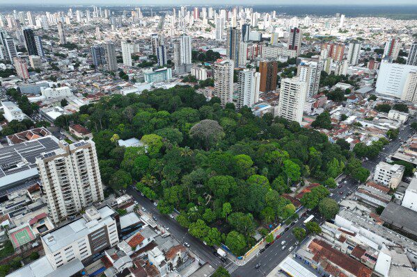 Колумбийская Petro публикует банковские записи в ответ на обвинения США в торговле наркотиками, что вызвало негативную реакцию из-за расходов