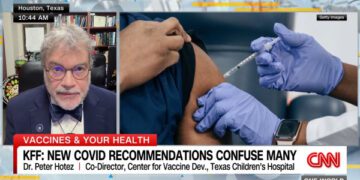 Эксперты предупреждают, что противоречивые рекомендации по вакцинации от COVID-19 могут негативно повлиять на и без того низкие показатели вакцинации.