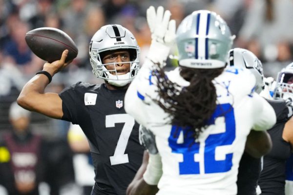 «Даллас Ковбойз» сохраняют надежды на участие в плей-офф, уверенно одержав победу над «Лас Вегас Рэйдерс»