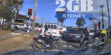 У водителя-экспедитора украли скутер в ходе дерзкого ограбления на улице средь бела дня