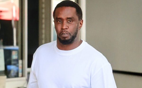 Дидди помогает организовать тюремный обед в честь Дня благодарения для заключенных, пока они за решеткой