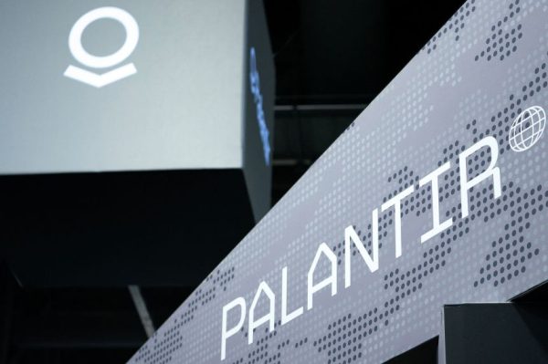 Есть ли у Джей Ди Вэнса проблемы с Palantir?
