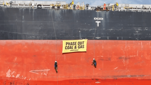 Десятки людей были арестованы в порту Ньюкасла в ходе акции протеста против изменения климата