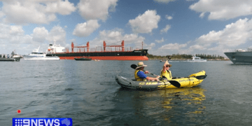 Десятки людей были арестованы в порту Ньюкасла в ходе акции протеста против изменения климата