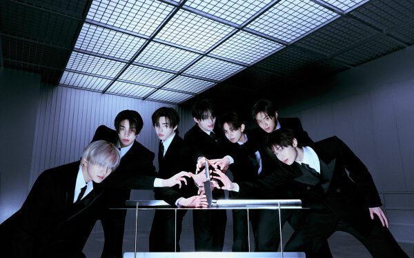 ENHYPEN хочет встретиться с вами под «Омелой» с праздничной кавер-версией сезонного хита Джастина Бибера