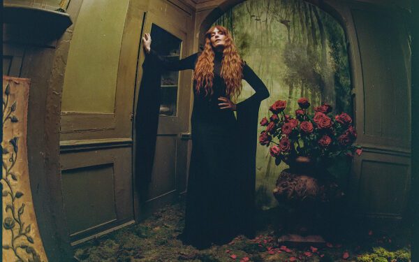 Фанаты выбрали «Everybody Scream» Florence + The Machine как любимую новую музыку этой недели