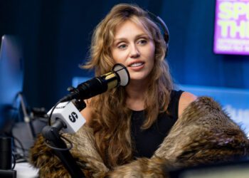 Фанаты выбрали «Dream as One» Майли Сайрус любимой песней этой недели Фанаты выбрали «Dream as One» Майли Сайрус любимой песней этой недели