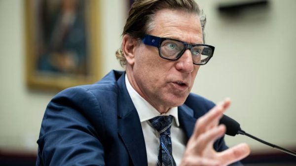 Глава FEMA уходит в отставку, поскольку администрация Трампа готовится к его отставке Глава FEMA уходит в отставку, поскольку администрация Трампа готовится к его отставке