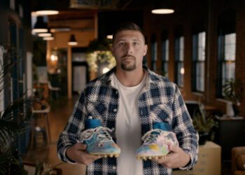 В течение следующих двух недель игроки НФЛ будут носить на бутсах логотипы, символизирующие их филантропическую деятельность. В течение следующих двух недель игроки НФЛ будут носить на бутсах логотипы, символизирующие их филантропическую деятельность.