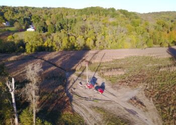 Индийский истребитель разбился во время демонстрационного полета на Дубайском авиасалоне, погиб пилот.