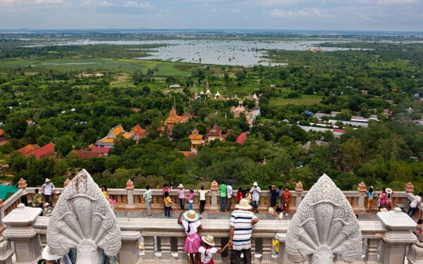 Раньше это была столица Камбоджи. Теперь это город мёртвых. Раньше это была столица Камбоджи. Теперь это город мёртвых.