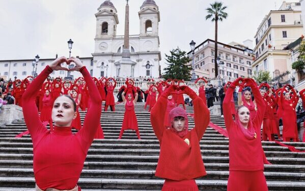 Италия теперь признает фемицид преступлением и наказывает его пожизненным заключением Италия теперь признает фемицид преступлением и наказывает его пожизненным заключением
