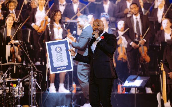 Jeezy установил мировой рекорд Гиннесса с оркестром из 101 музыканта в Вегасе: «Этот рекорд войдет в книгу рекордов Гиннесса… в буквальном смысле» Jeezy установил мировой рекорд Гиннесса с оркестром из 101 музыканта в Вегасе: «Этот рекорд войдет в книгу рекордов Гиннесса… в буквальном смысле»