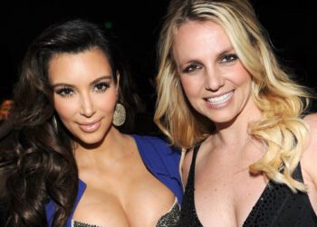 Ким Кардашьян и Бритни Спирс проводят время с Хлоей на пижамной вечеринке: «Ночи в Калабасасе» Ким Кардашьян и Бритни Спирс проводят время с Хлоей на пижамной вечеринке: «Ночи в Калабасасе»