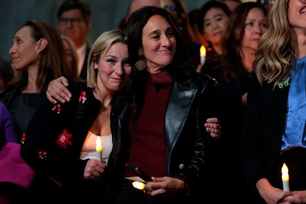 «Вместе у нас есть сила»: для переживших Эпштейна день эмоций и триумфа