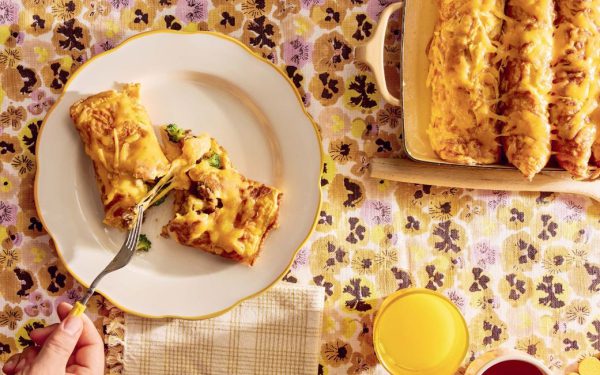 Приготовьте этот простой рецепт завтрака и пригласите друзей и семью.