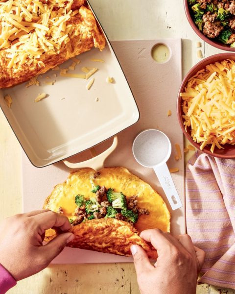 Приготовьте этот простой рецепт завтрака и пригласите друзей и семью.