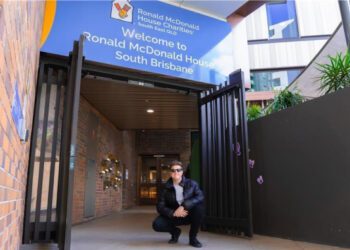 Машд Н. Катчер исполняет гимн Дня МакХэппи 2025