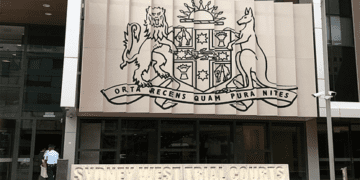 Массажист, получивший признание на популярном радиошоу, признан виновным в изнасиловании клиента