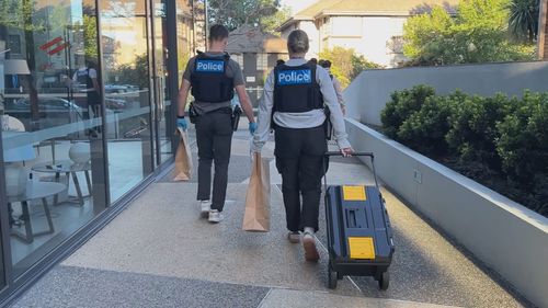 Жителю Мельбурна предъявлены обвинения после того, как полиция изъяла из его квартиры кокаин стоимостью 35 тысяч долларов