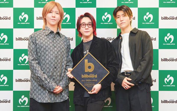 Миссис GREEN APPLE выражает благодарность за то, что стала первым артистом в Японии, количество просмотров которого превысило 10 миллиардов.