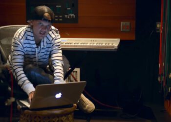 Новый документальный сериал Avicii заглянет в студию во время создания классического альбома: смотрите превью Новый документальный сериал Avicii заглянет в студию во время создания классического альбома: смотрите превью