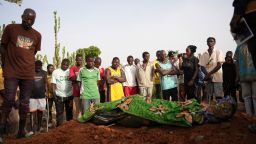 Нападения на школы в Нигерии: 215 учеников похищены из католической школы на фоне возмущения по поводу насилия в отношении христиан