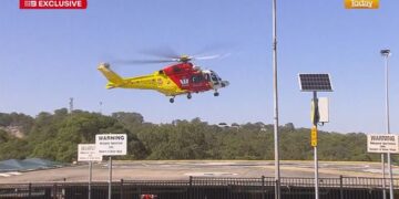 На отдаленном пляже, где акула убила женщину и ранила мужчину, «нет спасателя»