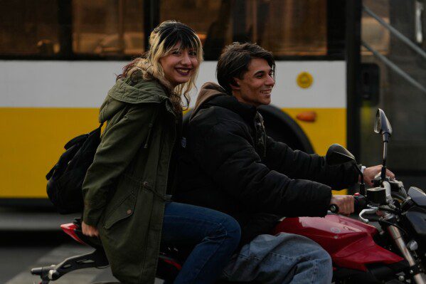 Во время поездки в Тегеран журналист AP видит, как меняется Иран