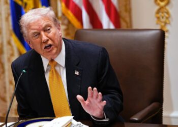 Трамп пытается изменить свое отношение к Эпштейну и Венесуэле Трамп пытается изменить свое отношение к Эпштейну и Венесуэле