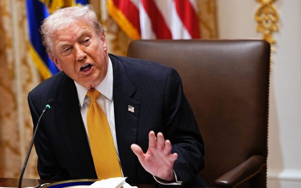 Трамп пытается изменить свое отношение к Эпштейну и Венесуэле Трамп пытается изменить свое отношение к Эпштейну и Венесуэле