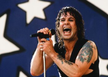 Внук Оззи Осборна воссоздал момент укуса летучей мыши на Хэллоуин Внук Оззи Осборна воссоздал момент укуса летучей мыши на Хэллоуин