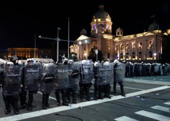 Пассажирский поезд столкнулся с грузовым в центральной Индии, в результате чего погибли по меньшей мере 11 человек Пассажирский поезд столкнулся с грузовым в центральной Индии, в результате чего погибли по меньшей мере 11 человек