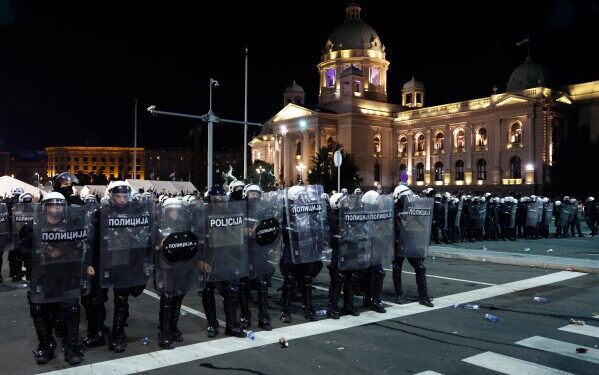 Пассажирский поезд столкнулся с грузовым в центральной Индии, в результате чего погибли по меньшей мере 11 человек Пассажирский поезд столкнулся с грузовым в центральной Индии, в результате чего погибли по меньшей мере 11 человек
