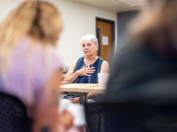 Поэзия даёт возможность старейшинам племен, страдающим деменцией, выразить себя.