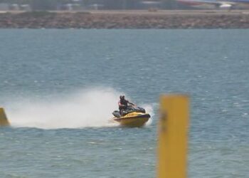 Полиция пресекает «безрассудное» поведение водителей гидроциклов после серии ужасных инцидентов Полиция пресекает «безрассудное» поведение водителей гидроциклов после серии ужасных инцидентов