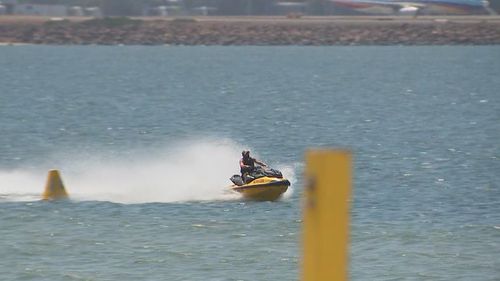 Полиция пресекает «безрассудное» поведение водителей гидроциклов после серии ужасных инцидентов Полиция пресекает «безрассудное» поведение водителей гидроциклов после серии ужасных инцидентов