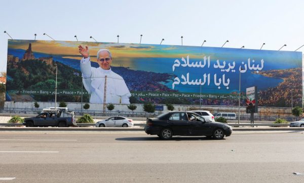 Папа Римский Лев везёт послание мира на Ближний Восток во время своего первого зарубежного визита. Что нужно знать