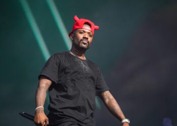 Рэй Джей арестован после того, как якобы направил пистолет на принцессу Лав во время прямой трансляции Дня благодарения